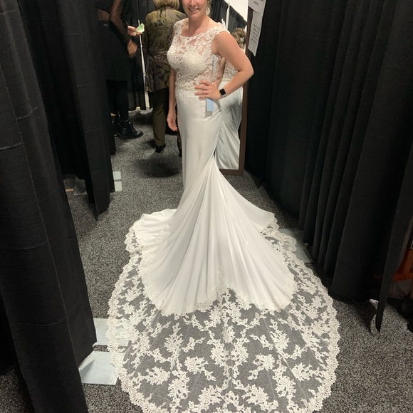 Bridalane Wedding Dress - Never Been Worn (size 6) - Picture 6 of 8